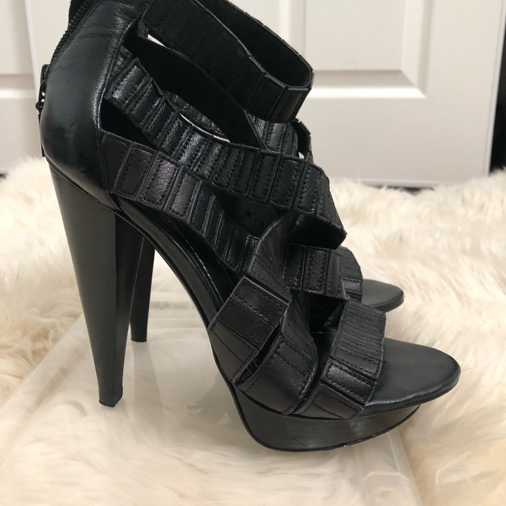 Report sandals black